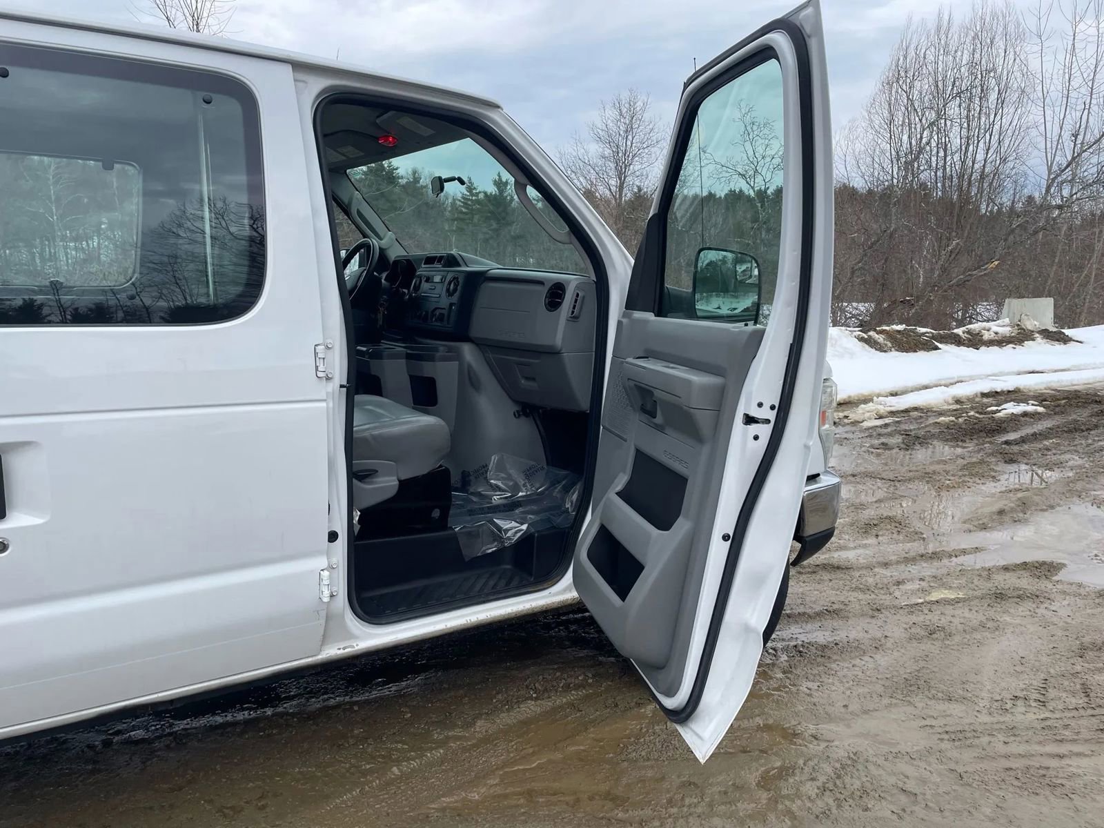 Used 2014 Ford E-150 and Econoline 150 w/ Power Group image 18