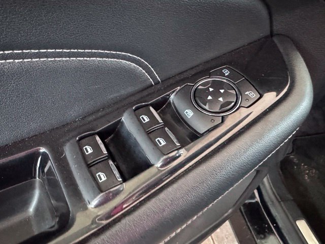 Used 2016 Ford Edge Titanium FWD image 10