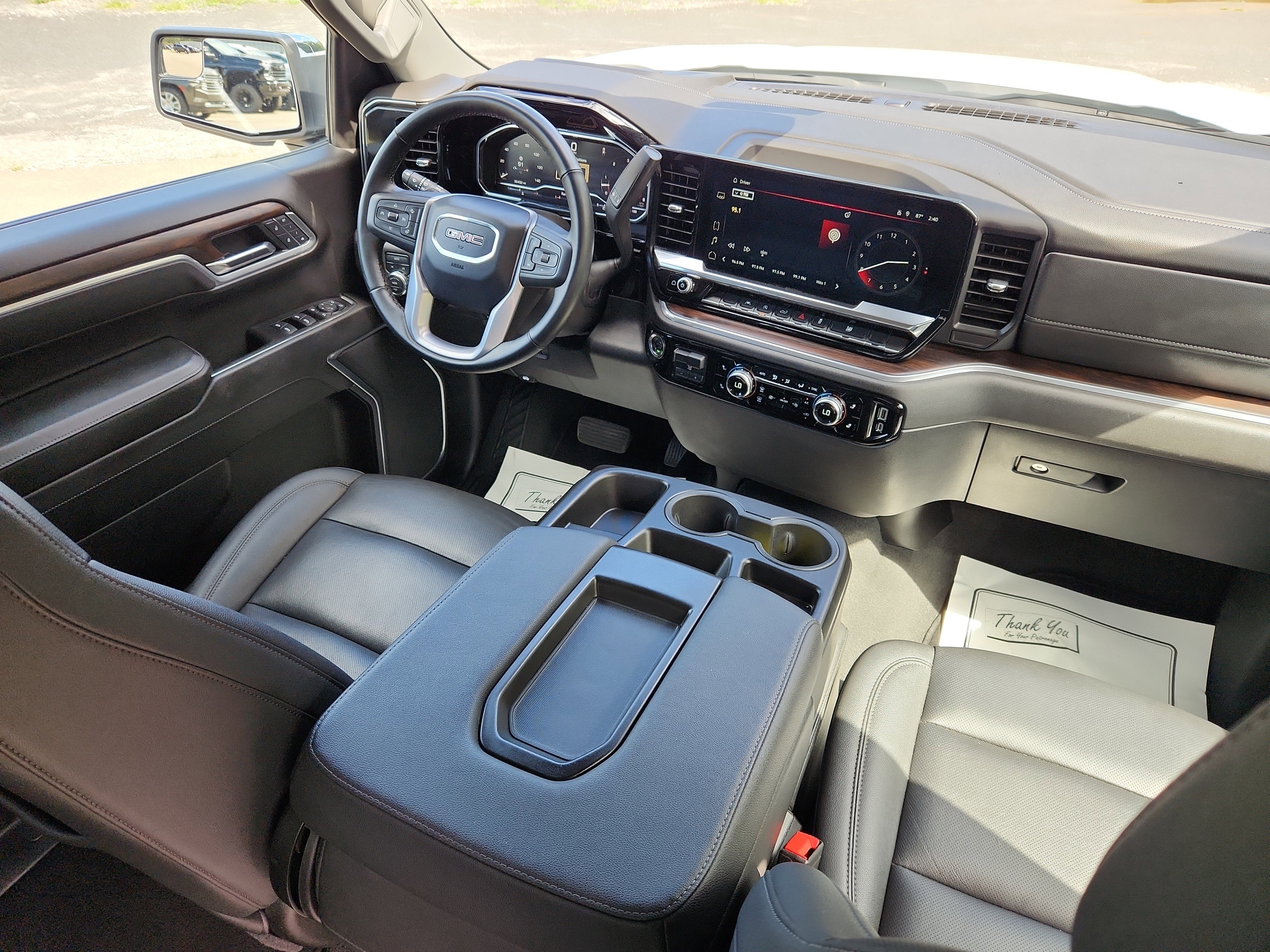 Used 2025 GMC Sierra 1500 SLT image 40