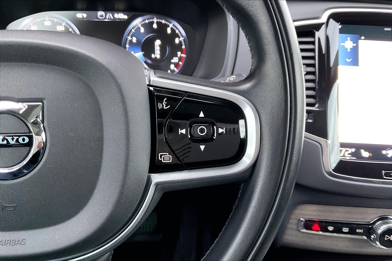 Used 2022 Volvo XC90 T6 Inscription w/ Climate Package image 12