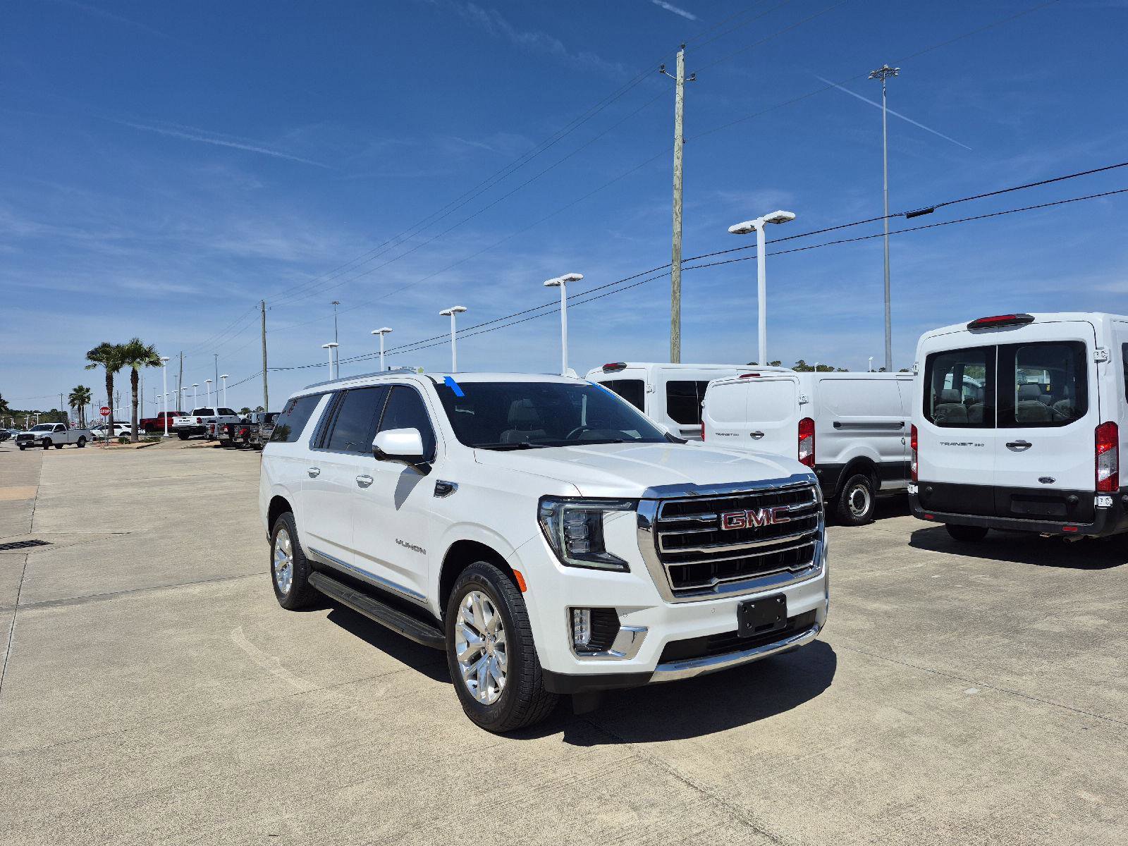 Used 2023 GMC Yukon XL SLT w/ SLT Premium Package image 19