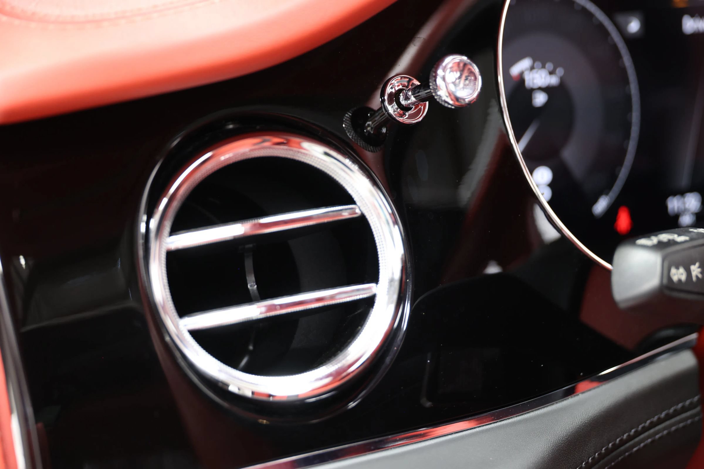 Used 2022 Bentley Bentayga AWD/4WD image 24