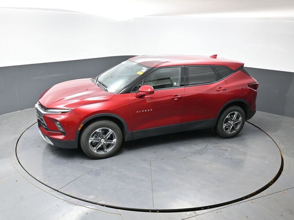 Used 2025 Chevrolet Blazer LT AWD/4WD image 19