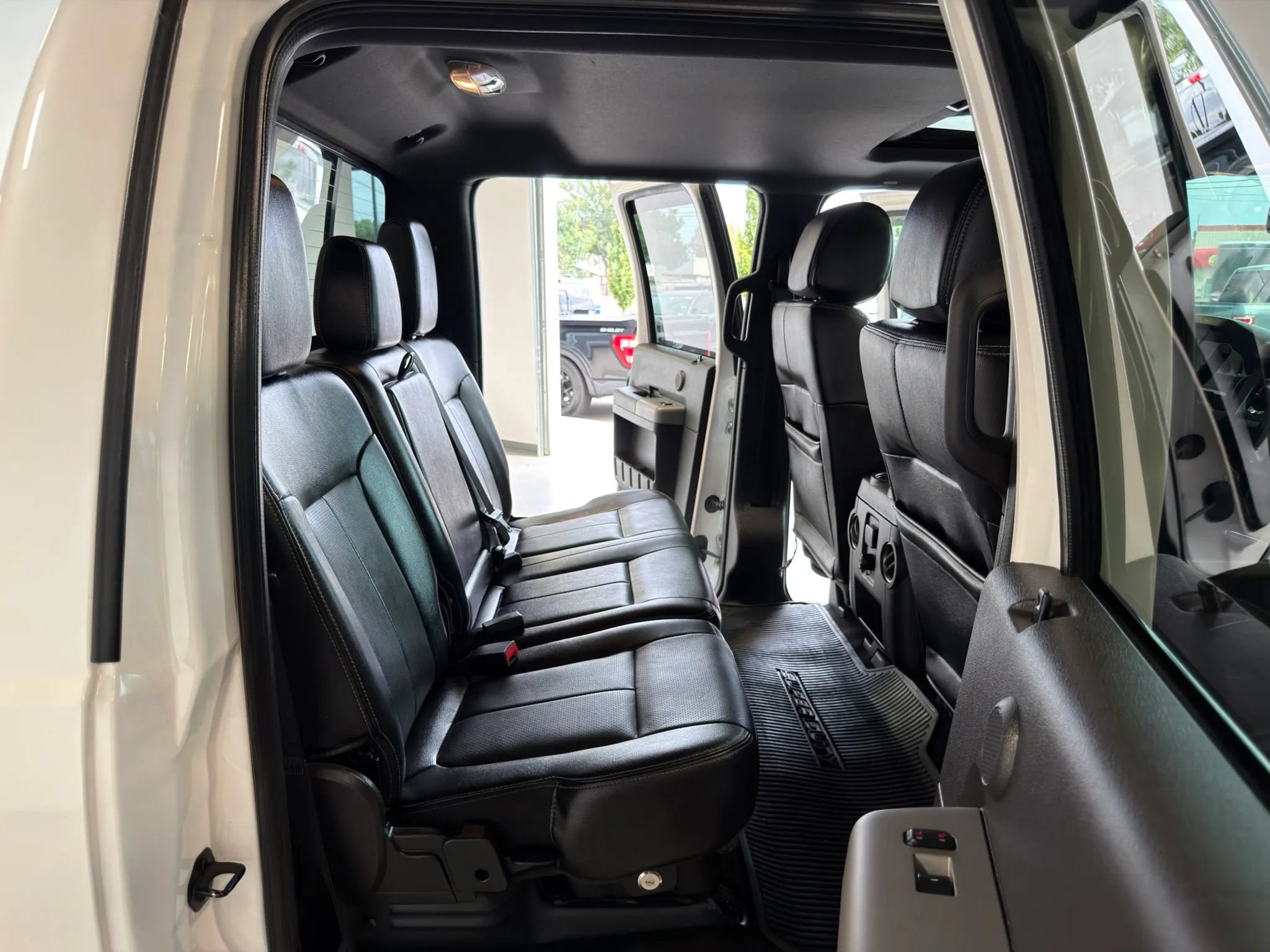 Used 2016 Ford F350 Lariat w/ Lariat Ultimate Package AWD/4WD image 24