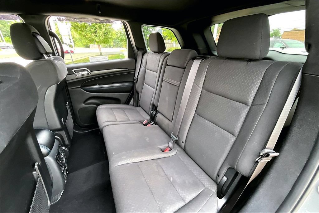 Used 2019 Jeep Grand Cherokee Laredo AWD/4WD image 31