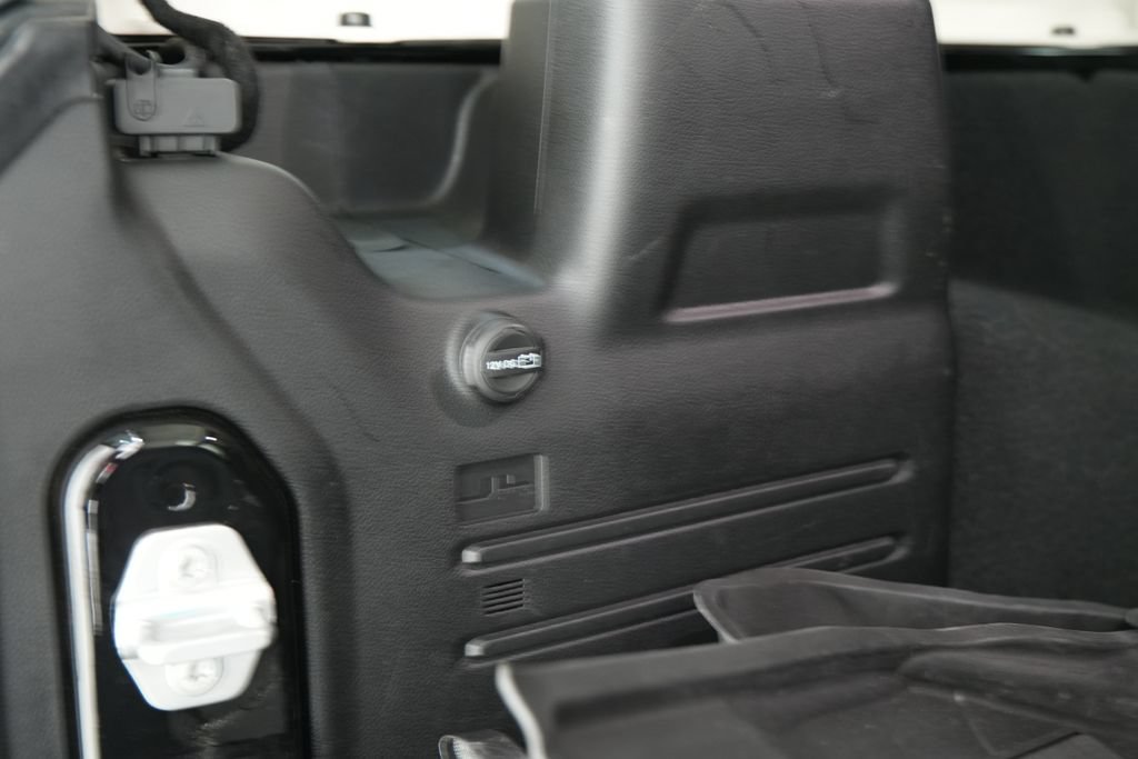 Used 2022 Jeep Wrangler Unlimited Sahara AWD/4WD image 31
