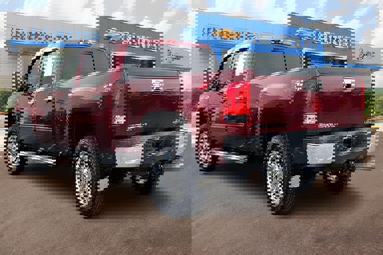 Used 2014 GMC Sierra 2500 SLT w/ SLT Convenience Package image 2