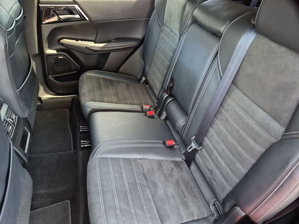 Used 2025 Mitsubishi Outlander SE AWD/4WD image 28