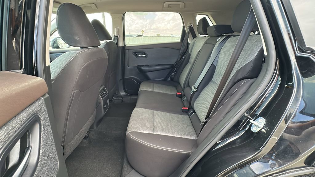 Used 2023 Nissan Rogue SV image 31