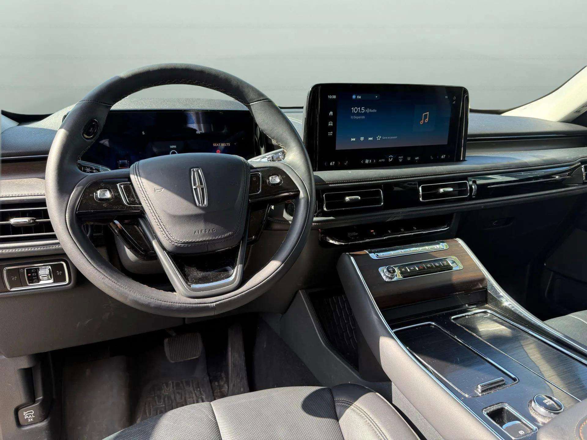 Used 2025 Lincoln Aviator Reserve w/ Illumination Package image 4