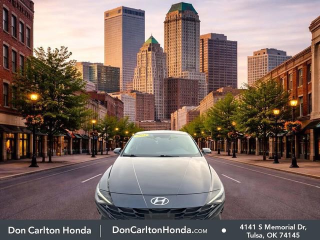 Used 2023 Hyundai Elantra SEL w/ Convenience Package image 2