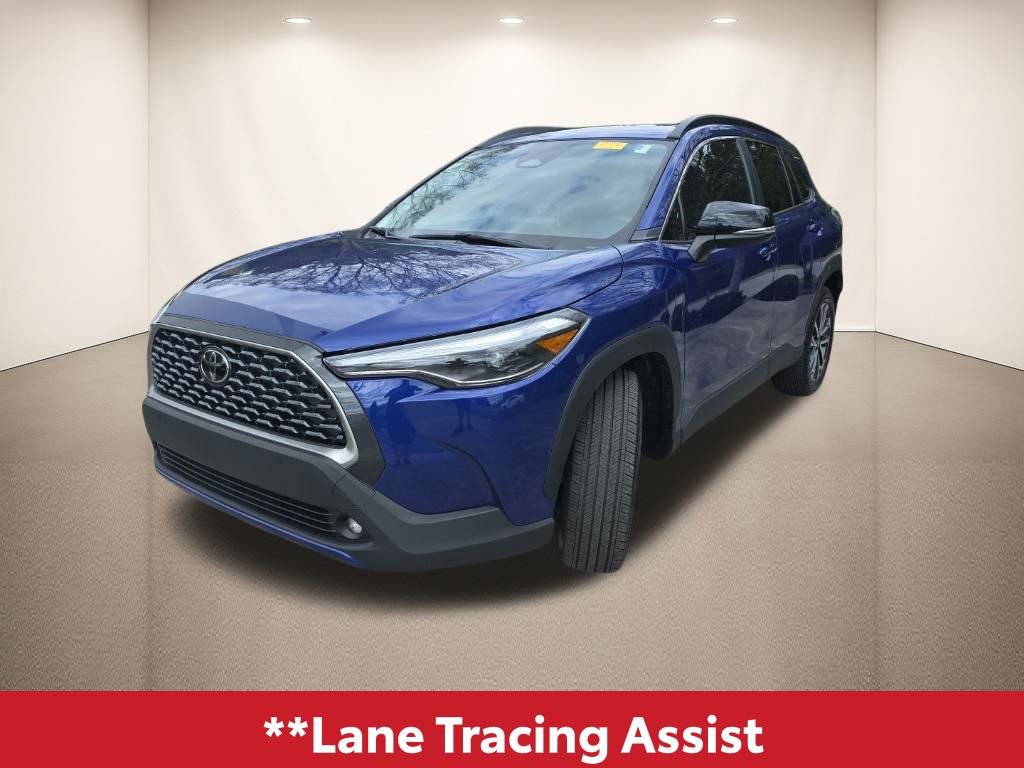 Used 2025 Toyota Corolla Cross XLE w/ Convenience Package image 11