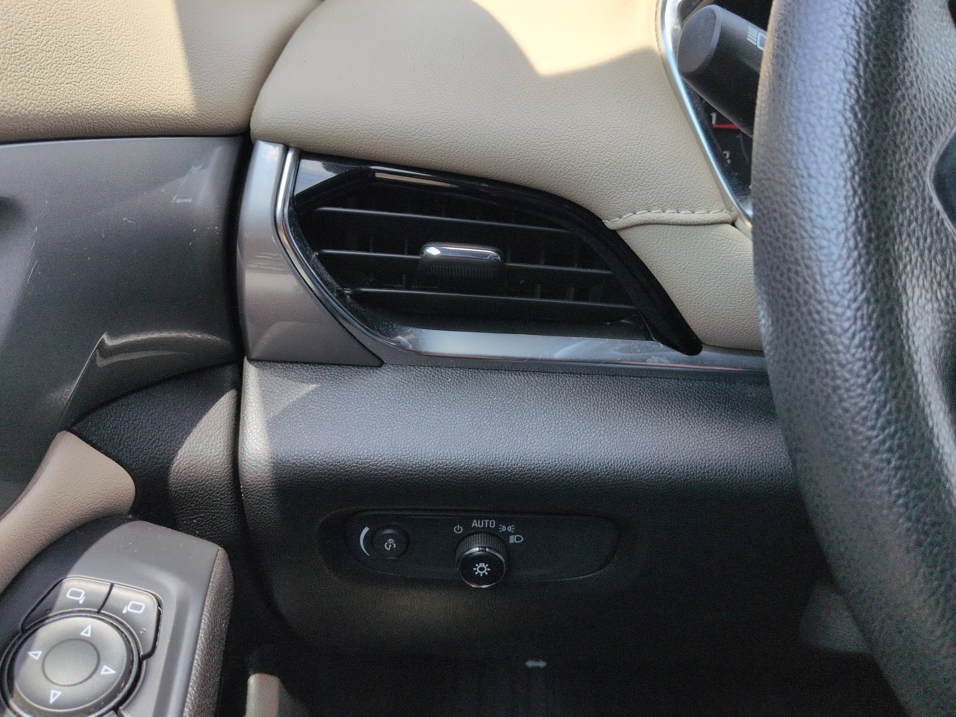Certified 2022 Chevrolet Traverse LS AWD/4WD image 18