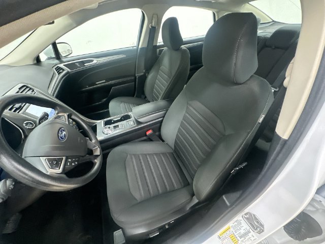 Used 2020 Ford Fusion SE FWD image 21