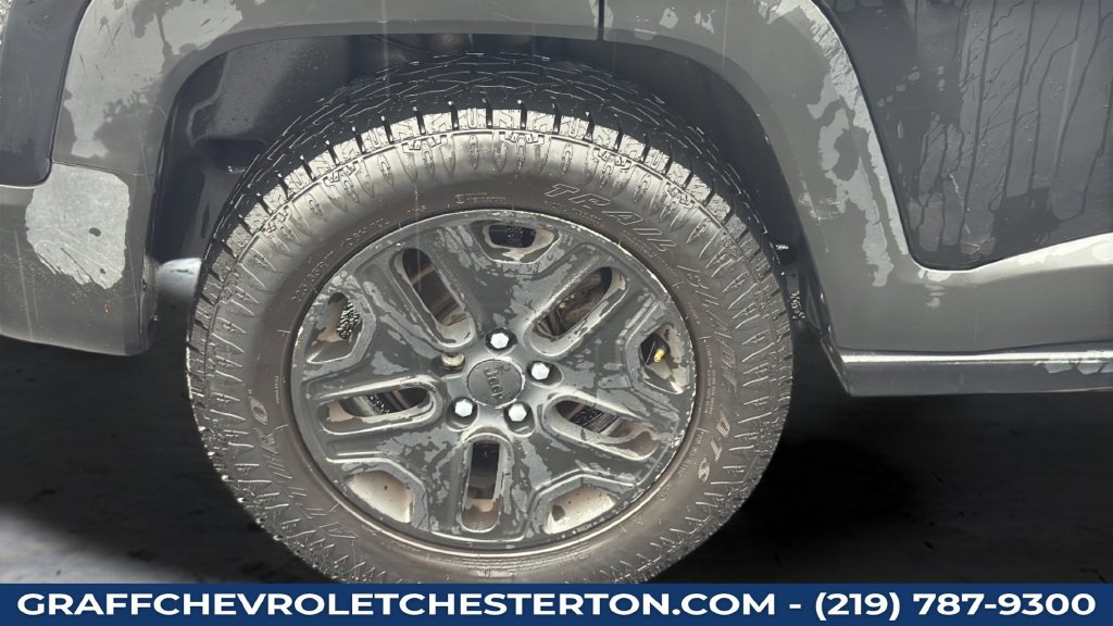 Used 2017 Jeep Renegade Trailhawk AWD/4WD image 31