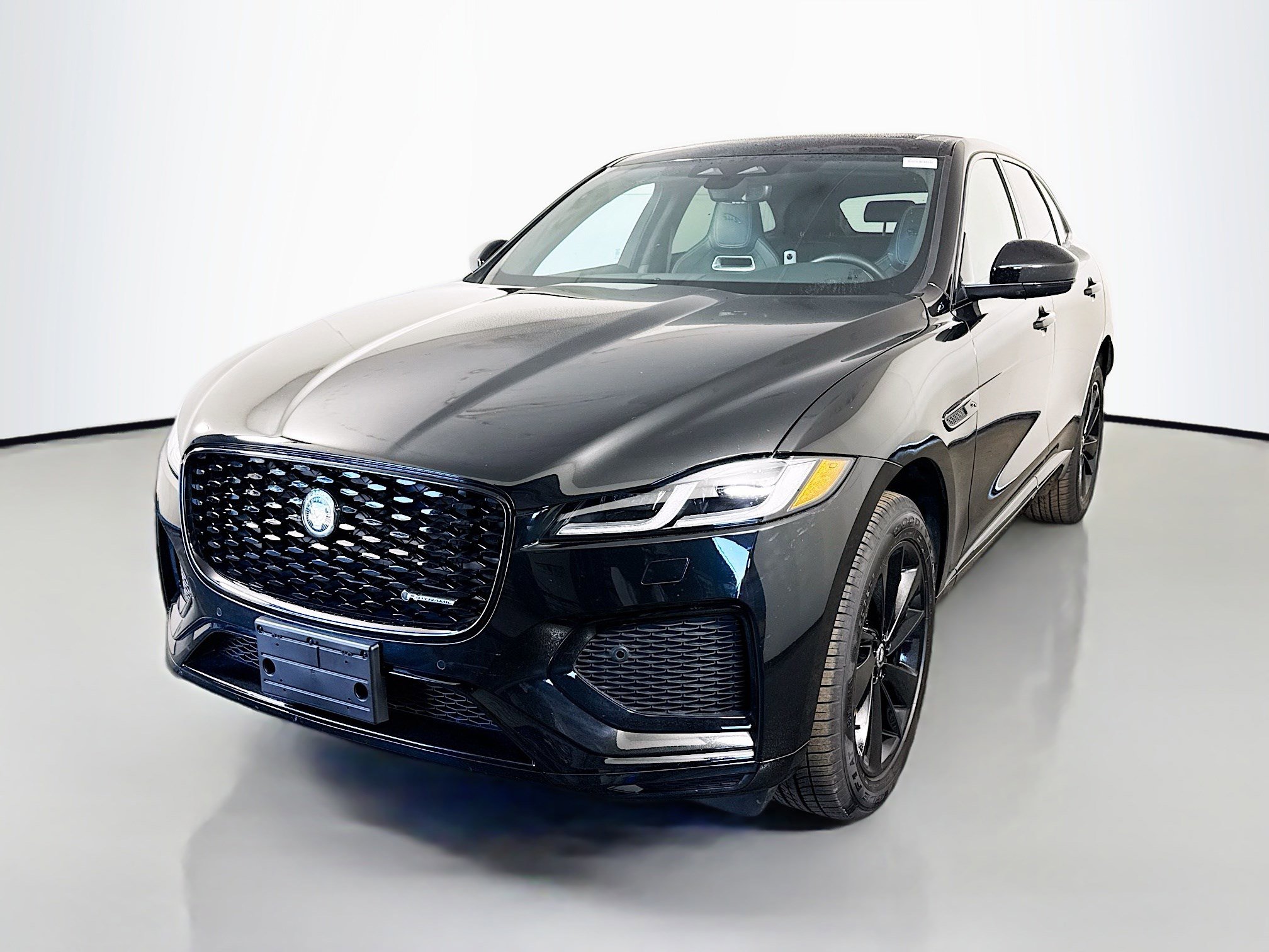 Used 2025 Jaguar F-PACE R-Dynamic S image 4