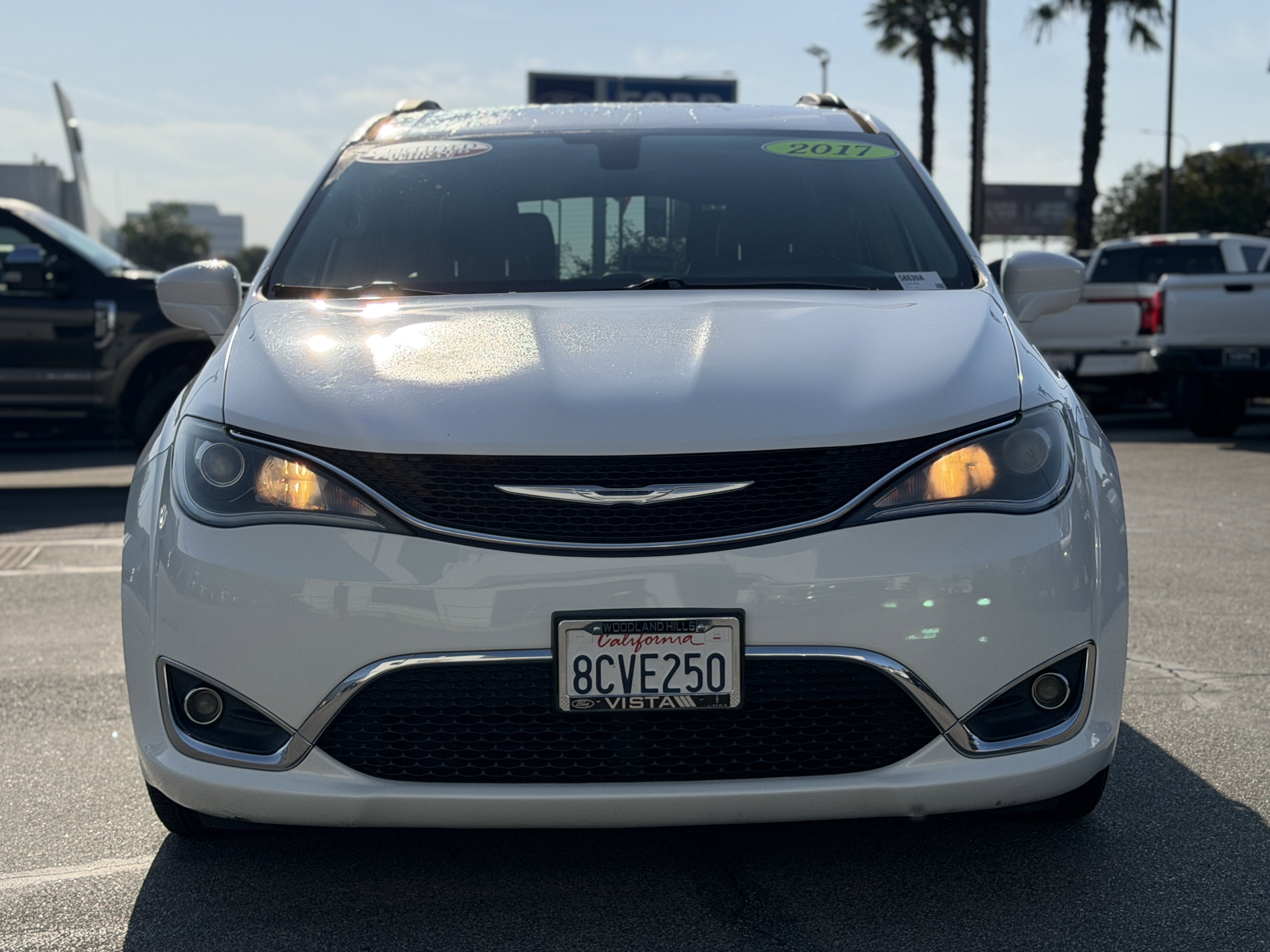 Used 2017 Chrysler Pacifica Touring-L image 2