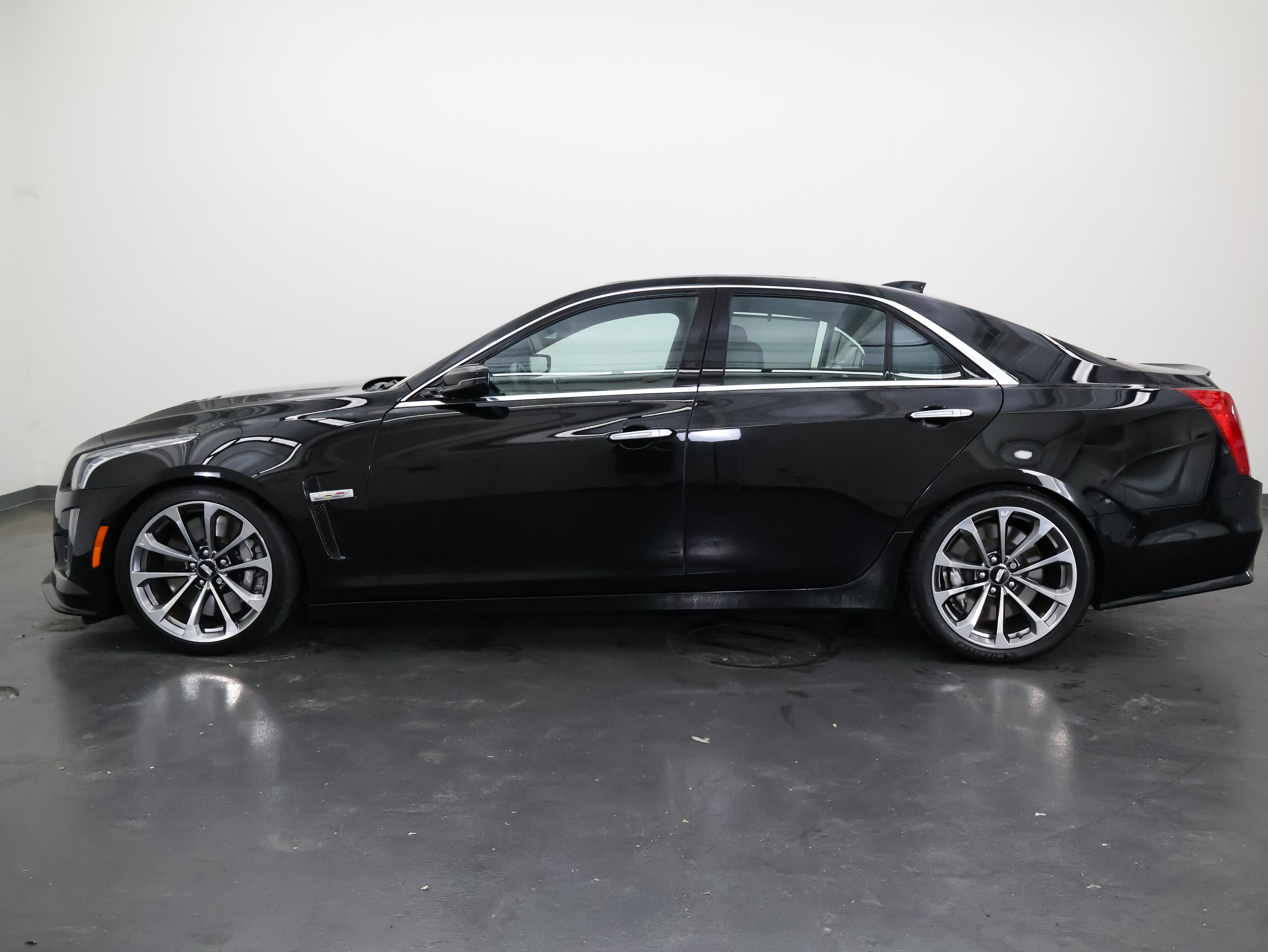 Used 2019 Cadillac CTS V w/ Luxury Package RWD image 6