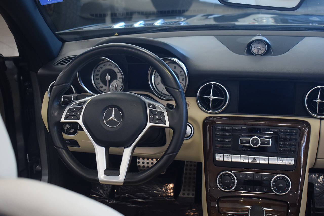 Used 2016 Mercedes-Benz SLK 300 image 24