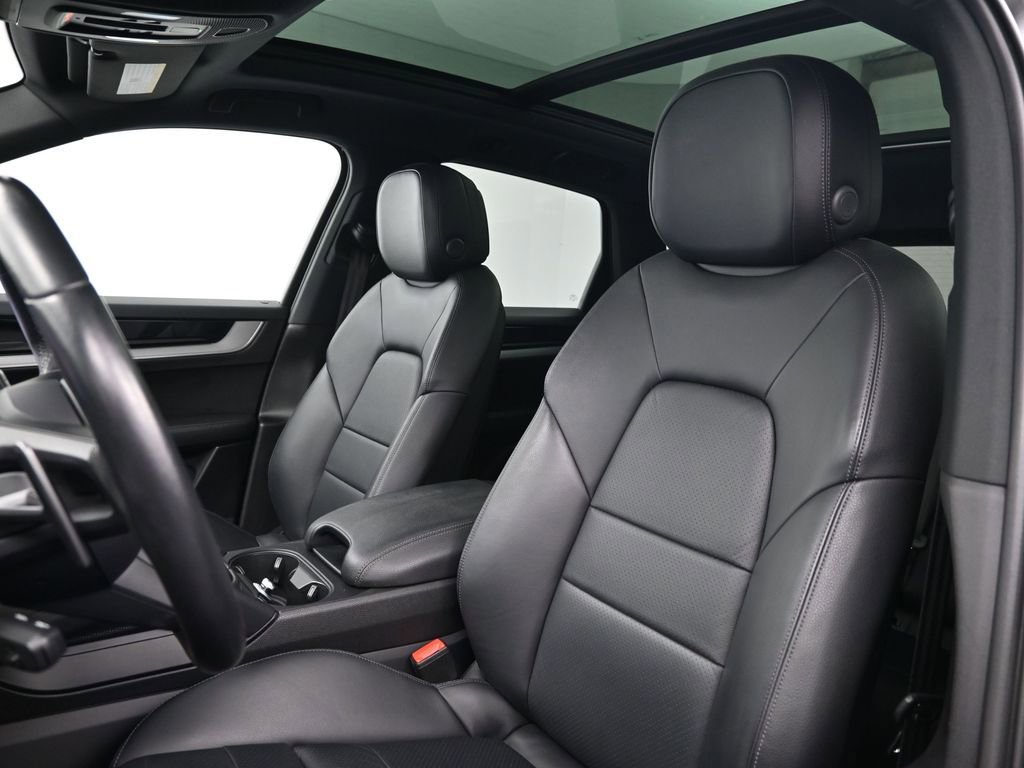 Certified 2024 Porsche Cayenne image 5