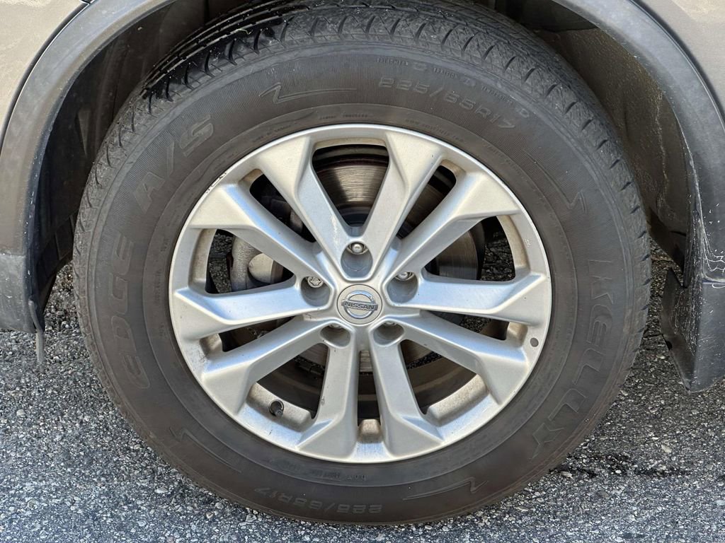 Used 2016 Nissan Rogue SV image 9