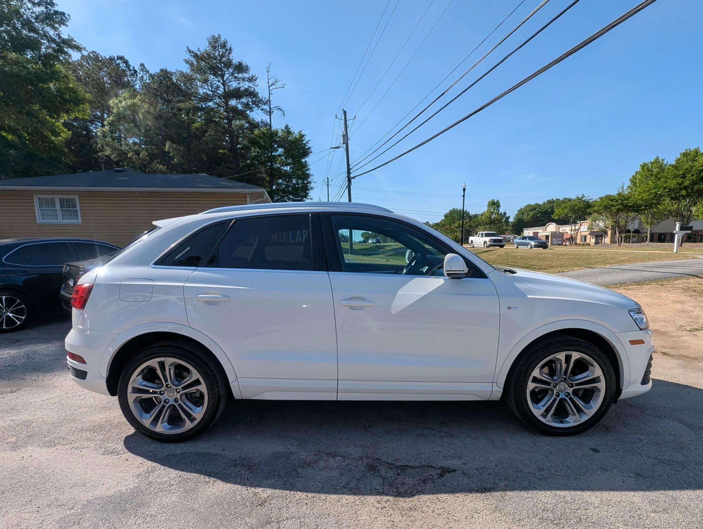 Used 2017 Audi Q3 2.0T Prestige w/ Prestige Package AWD/4WD image 4