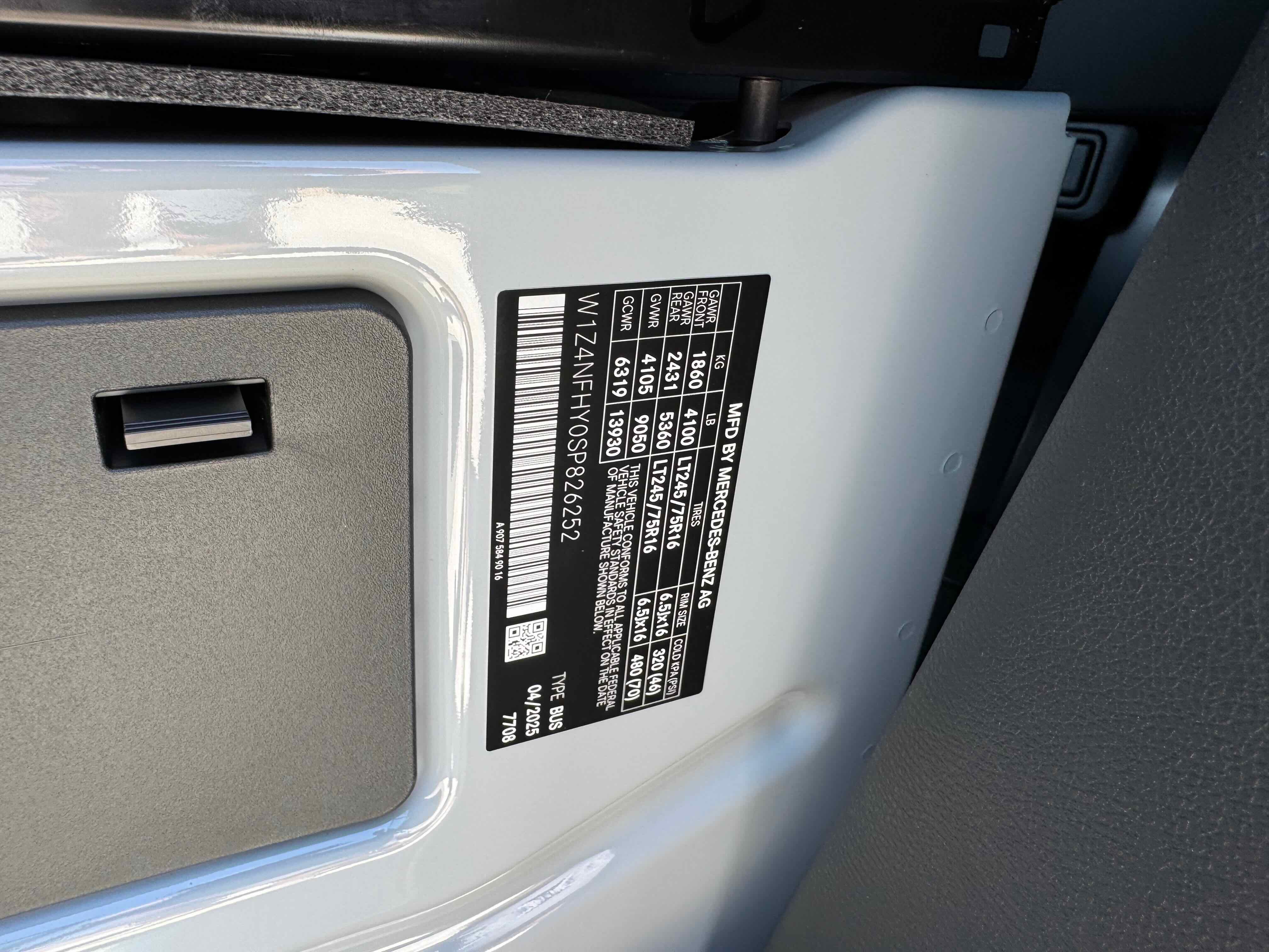 New 2025 Mercedes-Benz Sprinter 2500 image 32