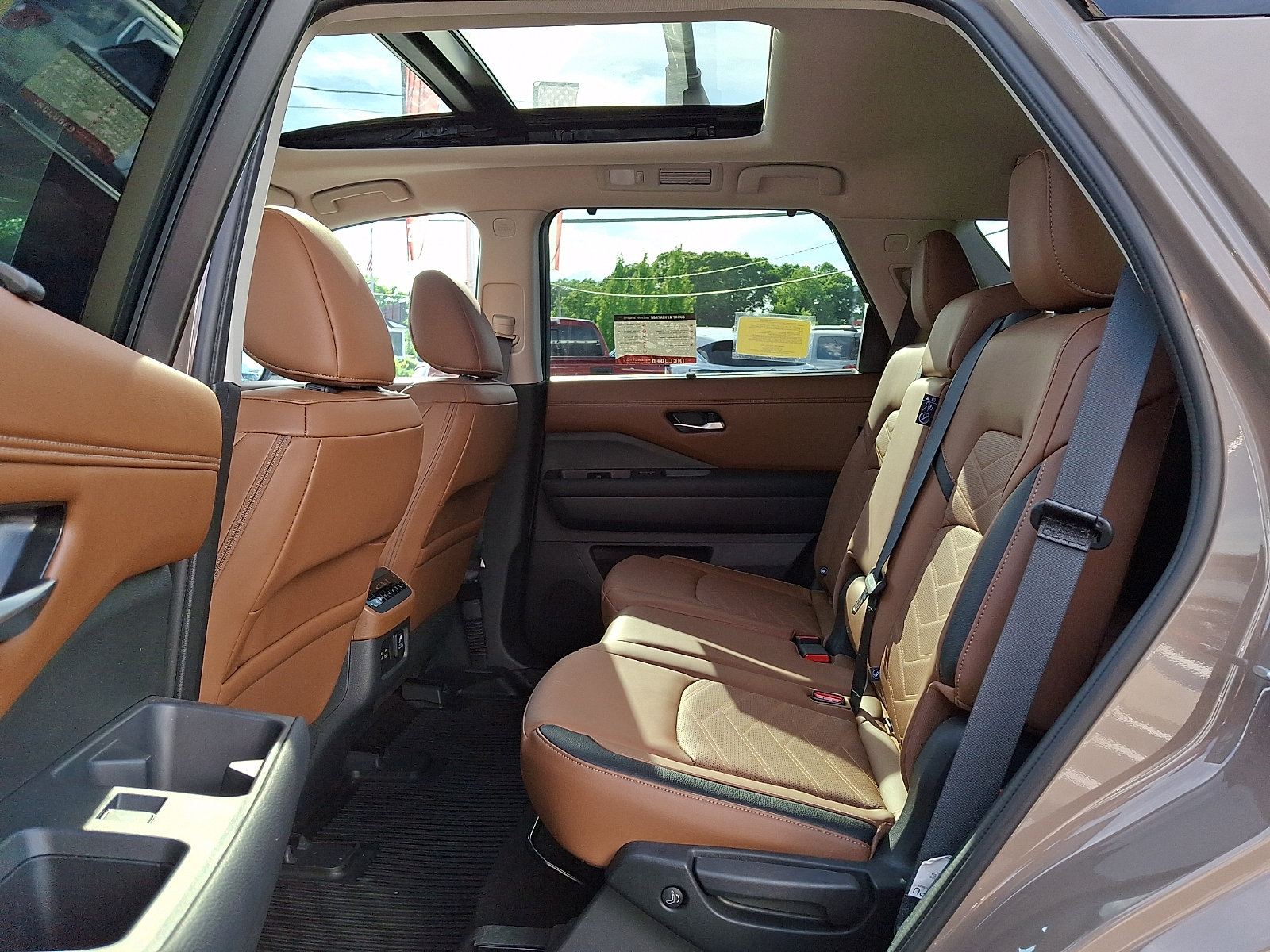 Used 2024 Nissan Pathfinder Platinum w/ Cargo Package AWD/4WD image 13