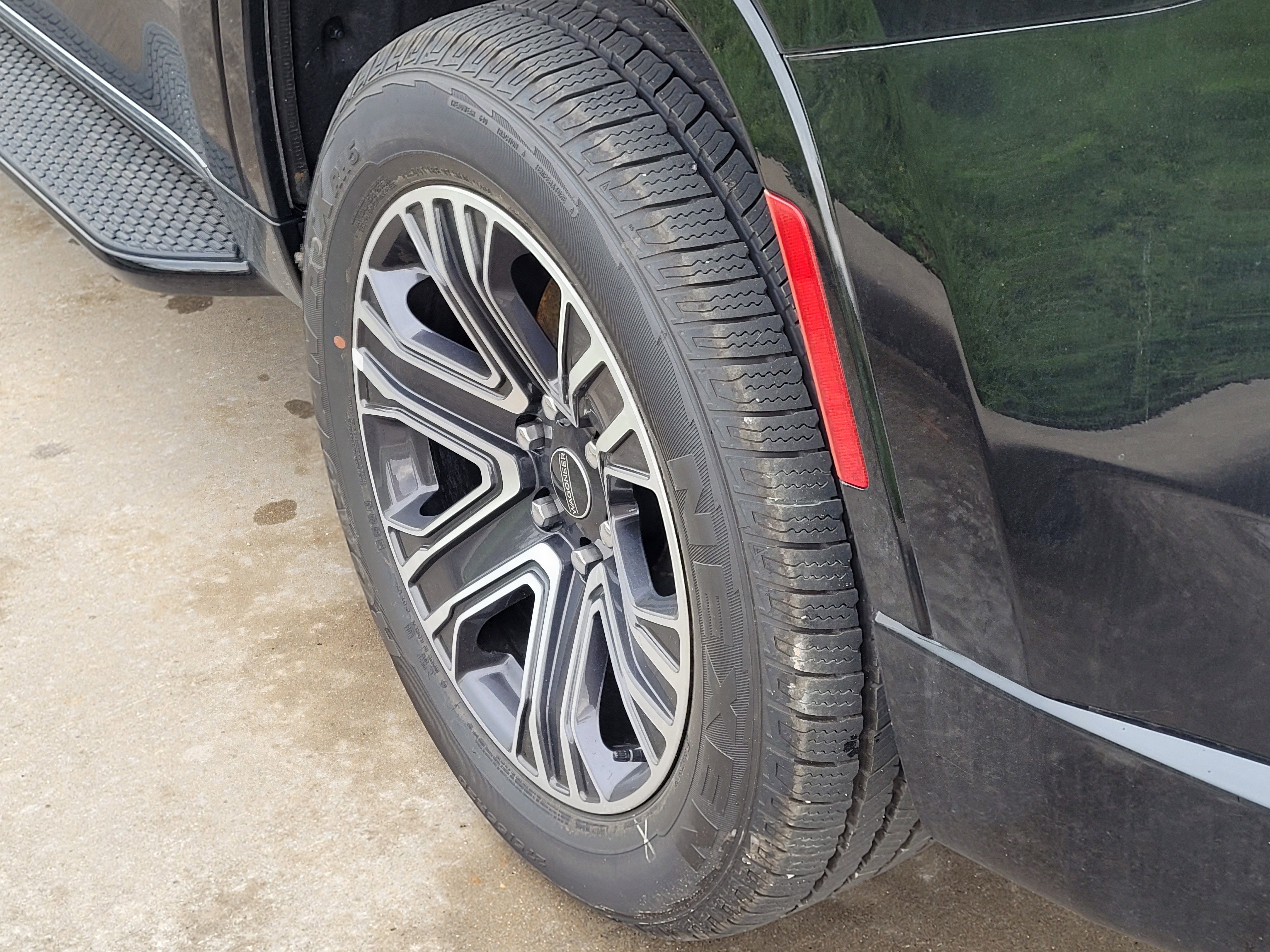 New 2025 Jeep Wagoneer 4WD w/ Premium Group I image 4