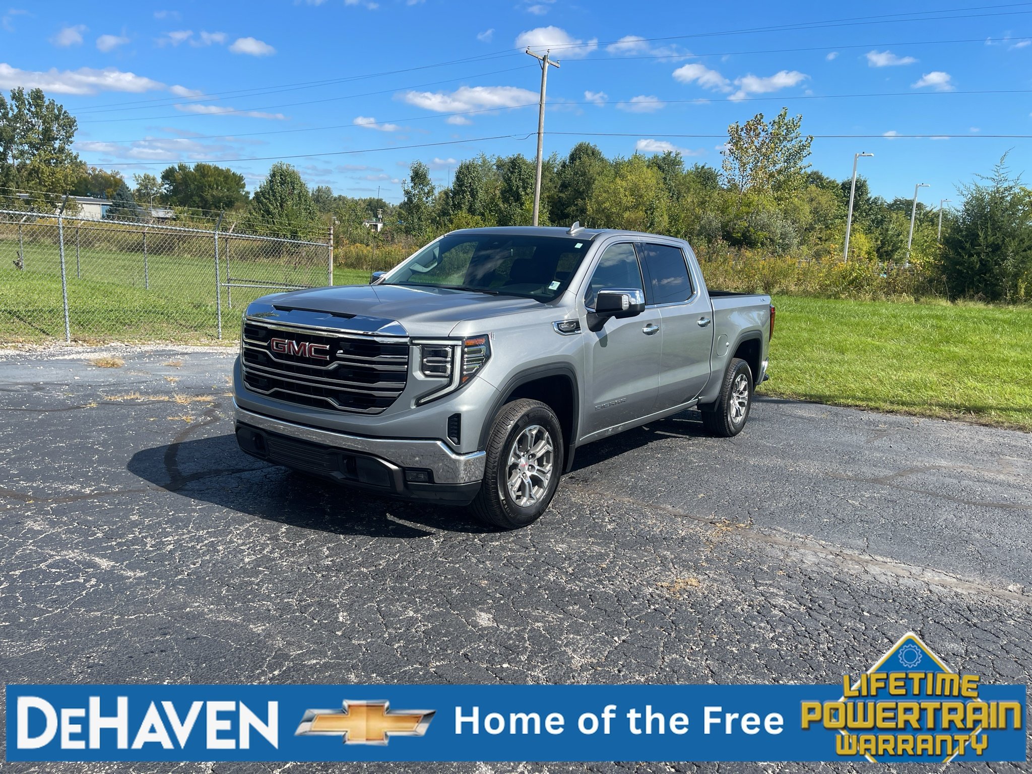 Used 2025 GMC Sierra 1500 SLT AWD/4WD image 2