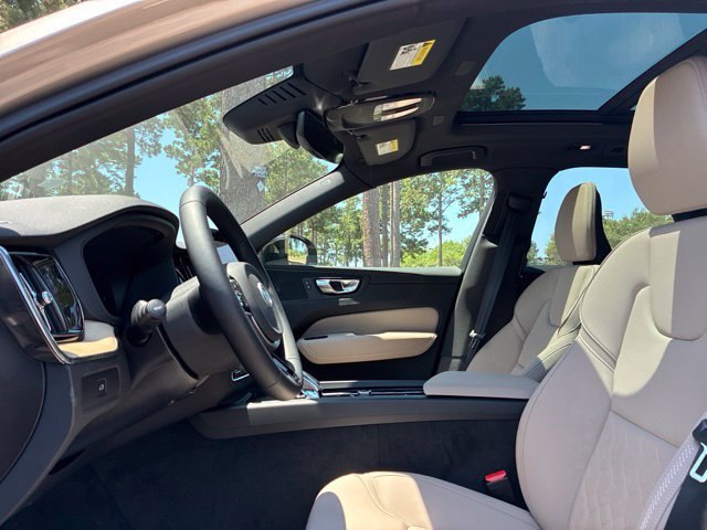 New 2026 Volvo XC60 B5 Plus w/ Protection Package Premier AWD/4WD image 21