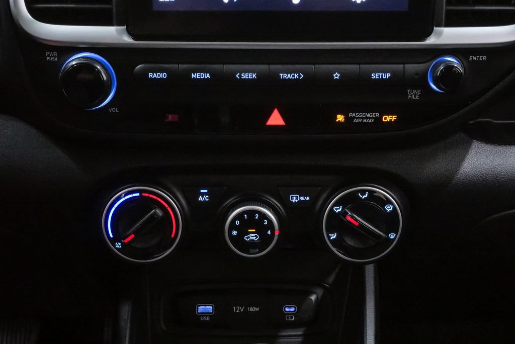 Certified 2024 Hyundai Venue SE FWD image 17