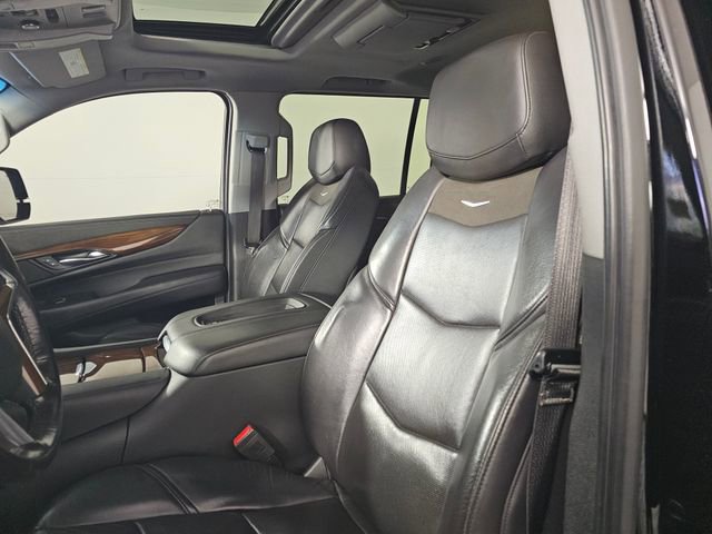 Used 2019 Cadillac Escalade ESV Luxury image 33