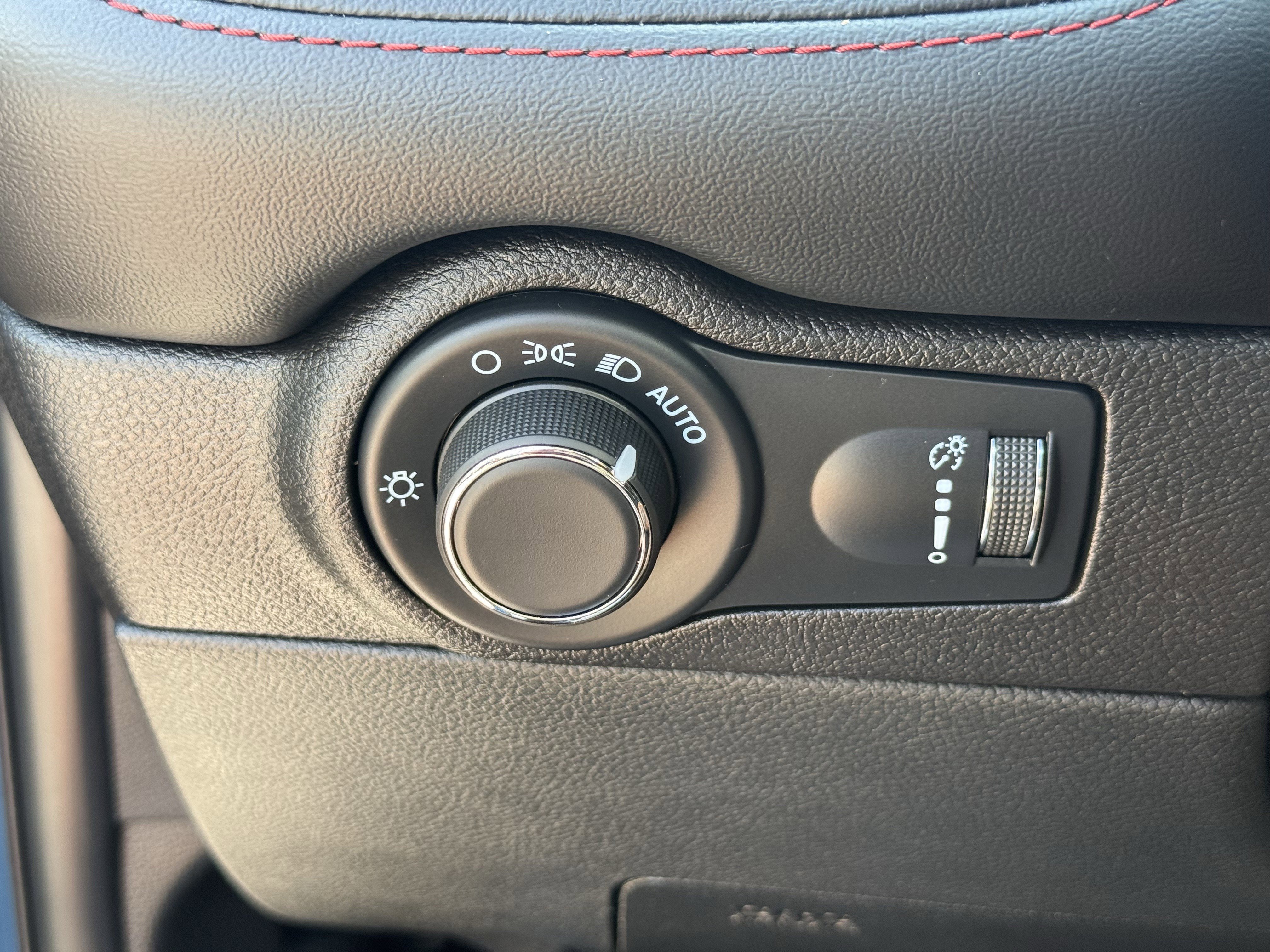 Used 2025 Dodge Durango GT image 25