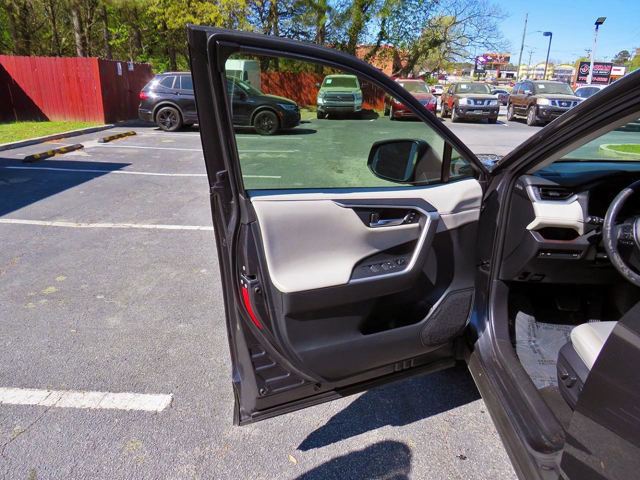 Used 2019 Toyota RAV4 Limited image 13