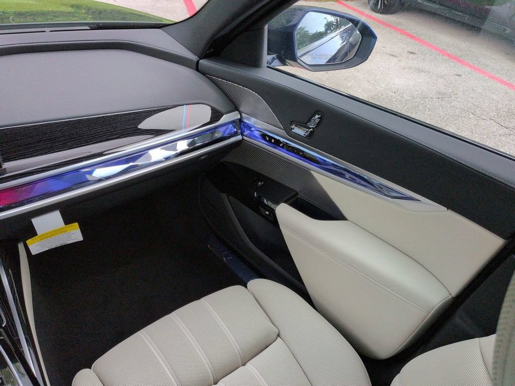New 2026 BMW i7 xDrive60 w/ Executive Package AWD/4WD image 16