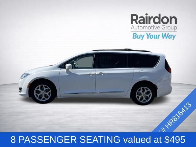 Used 2017 Chrysler Pacifica Touring-L w/ Tire & Wheel Group FWD image 4