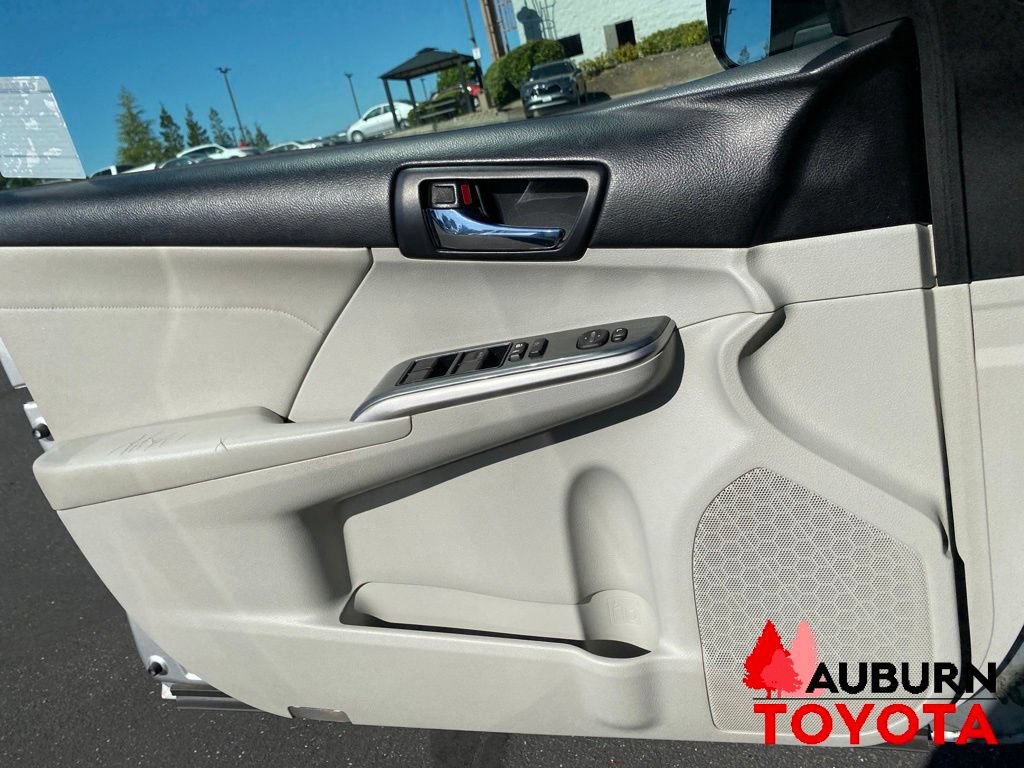 Used 2013 Toyota Camry XLE w/ Leather Pkg FWD image 33