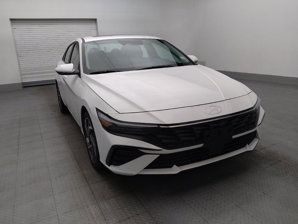 Used 2025 Hyundai Elantra SEL FWD image 14