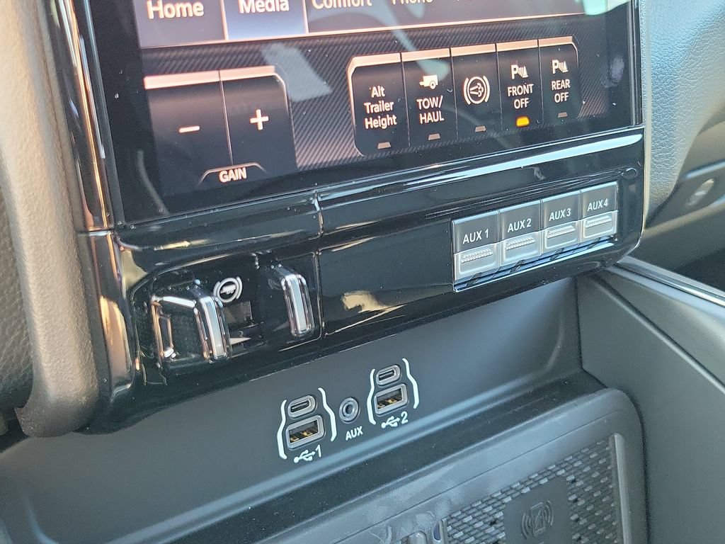 New 2026 RAM 3500 Laramie AWD/4WD image 34