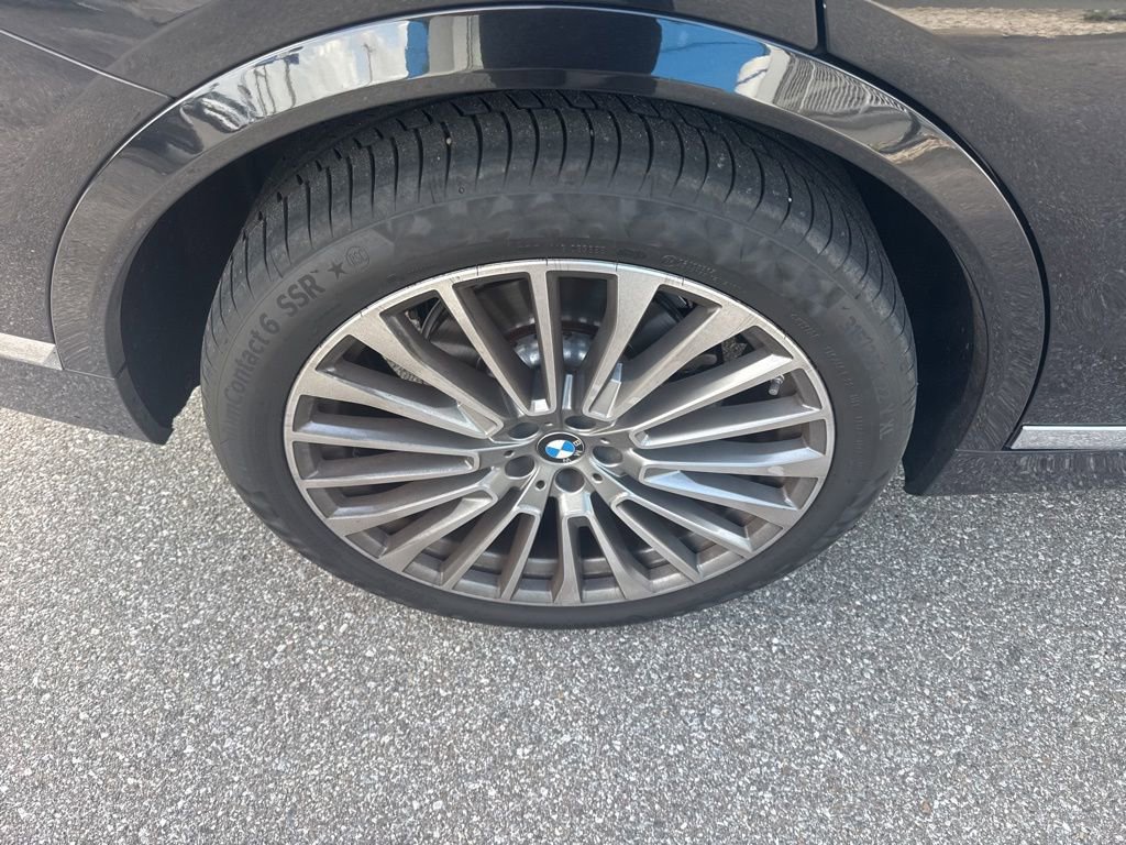 Used 2025 BMW X7 xDrive40i w/ Premium Package AWD/4WD image 9