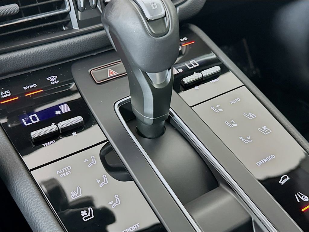 Certified 2025 Porsche Macan image 19