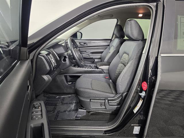 Used 2025 Nissan Pathfinder S w/ Cargo Package image 28