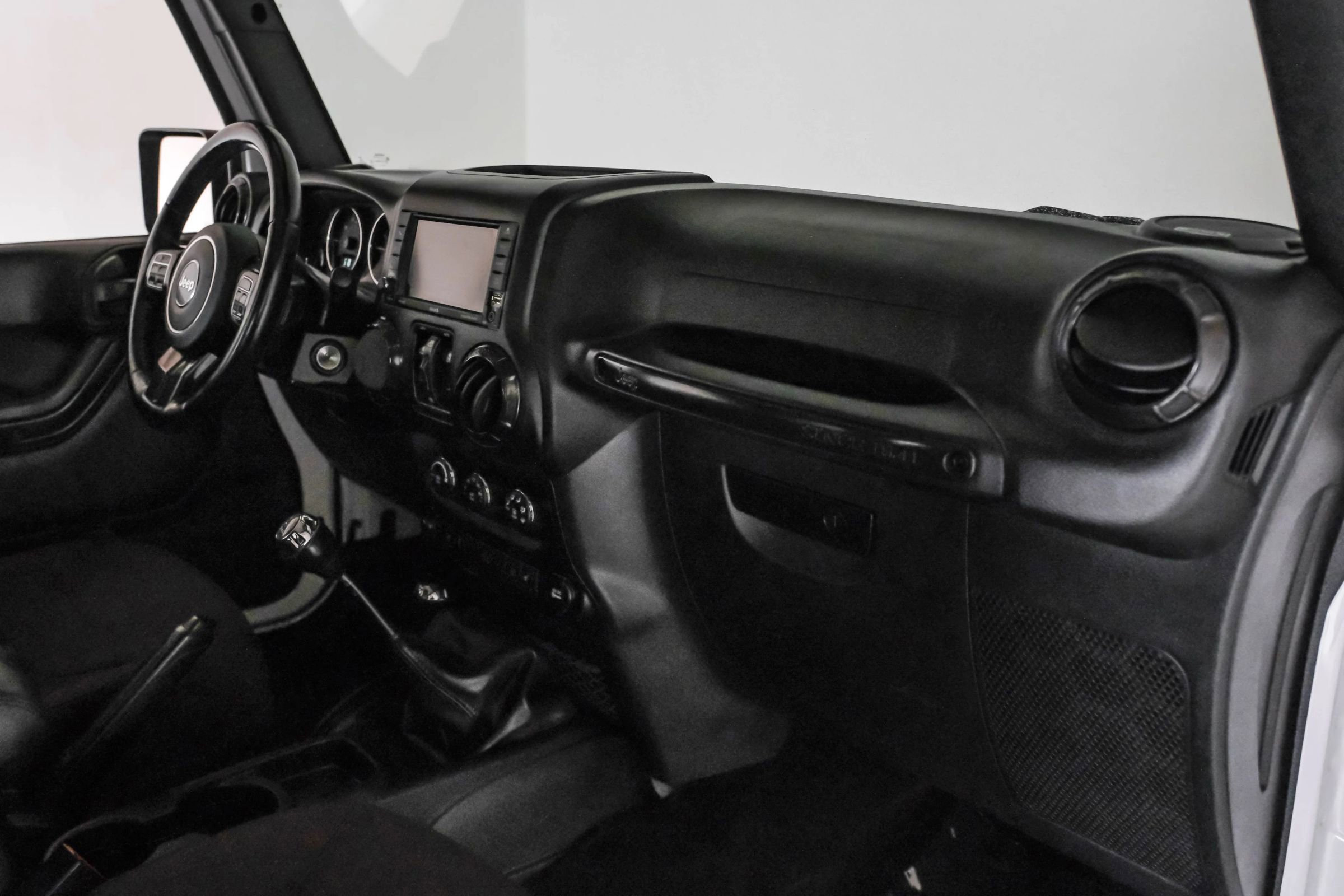 Used 2017 Jeep Wrangler Unlimited Sahara AWD/4WD image 11