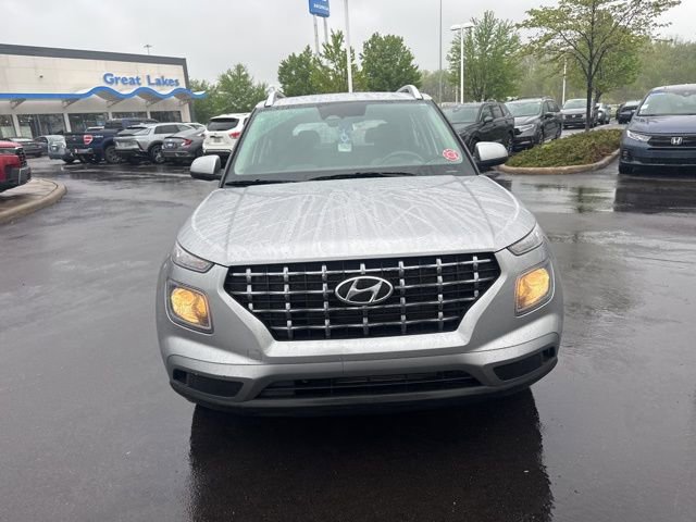 Used 2023 Hyundai Venue SEL w/ Cargo Package FWD image 3