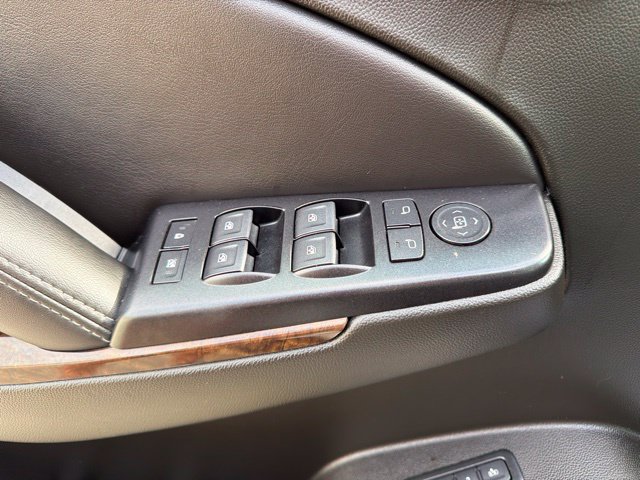 Used 2018 Chevrolet Suburban LT AWD/4WD image 17
