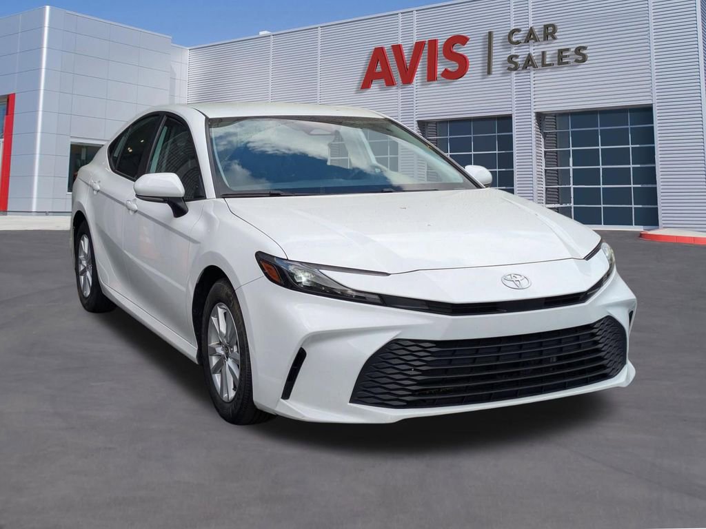 Used 2025 Toyota Camry LE image 3