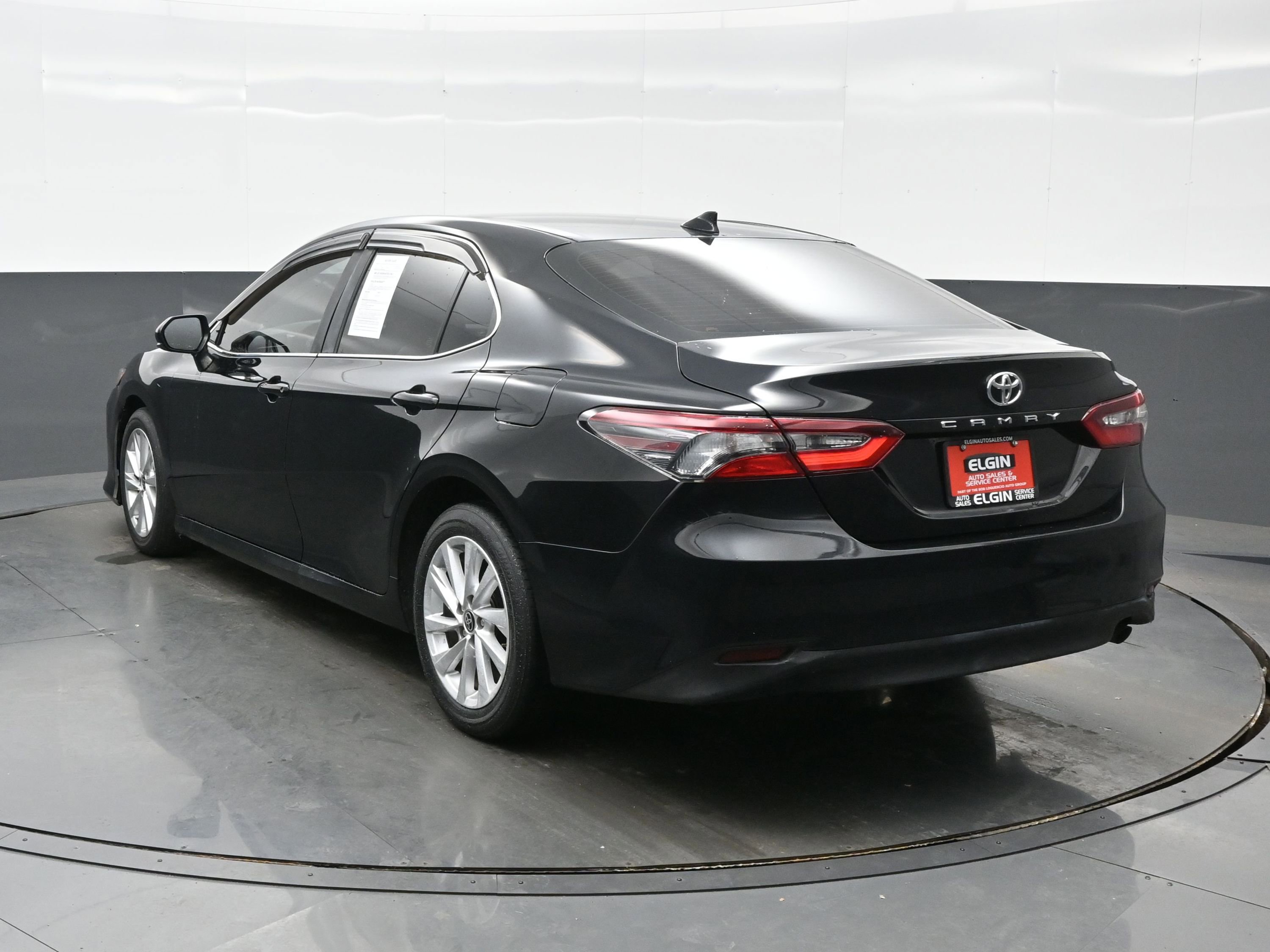 Used 2021 Toyota Camry LE image 4