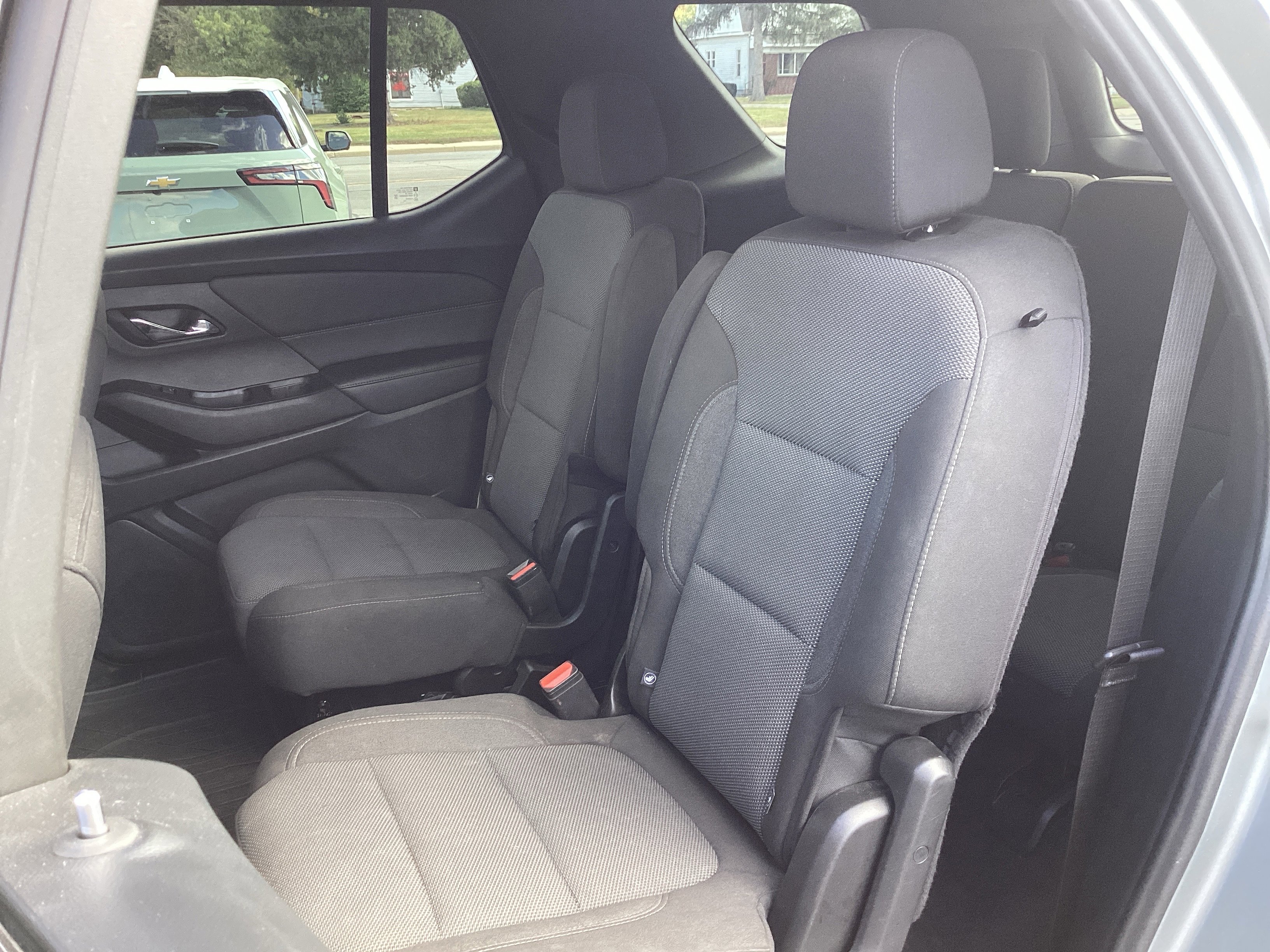 Used 2023 Chevrolet Traverse LT image 40