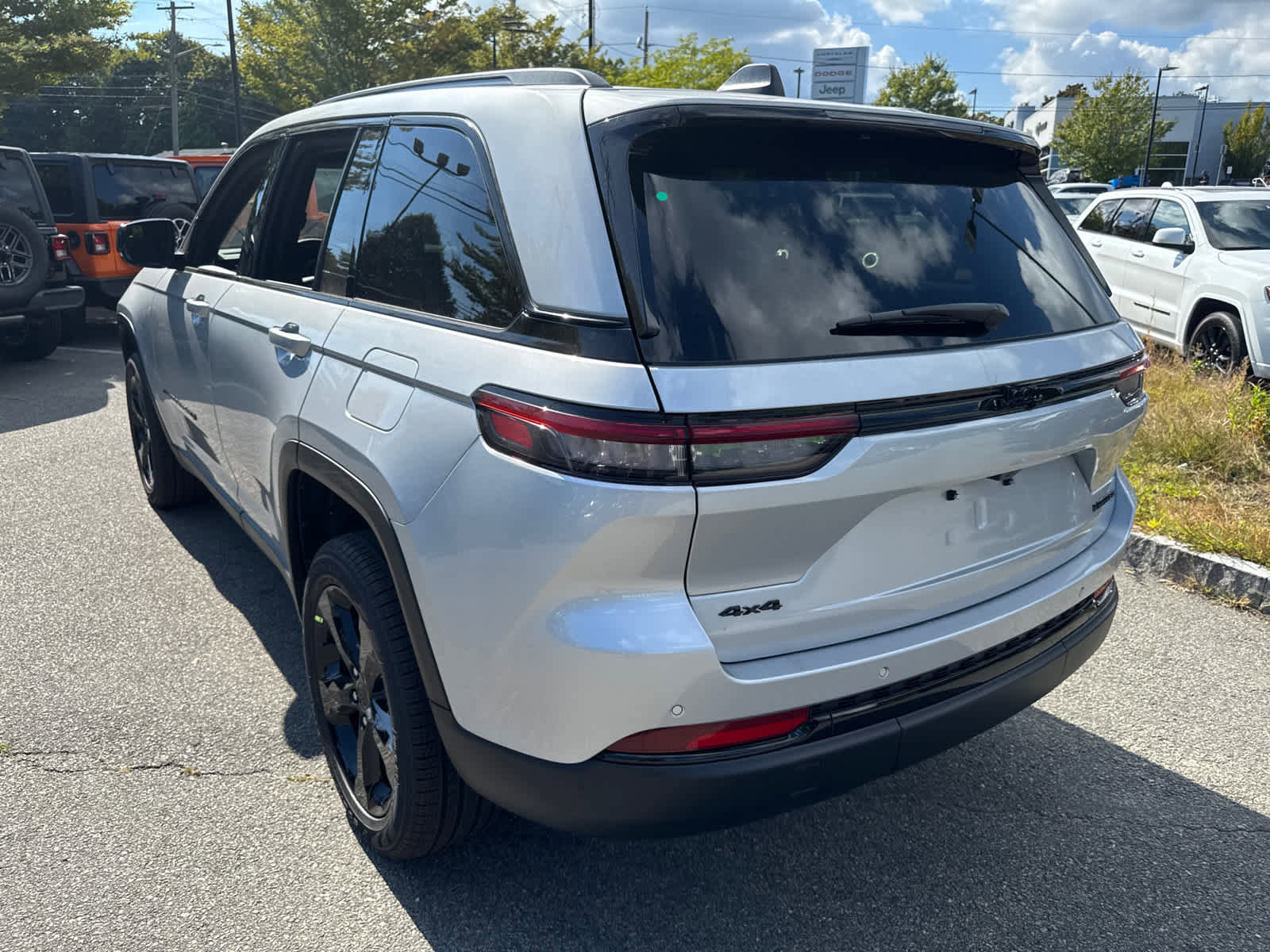 New 2025 Jeep Grand Cherokee Limited w/ Black Appearance Package image 4